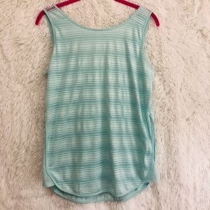 Women’s activewear top light green size M